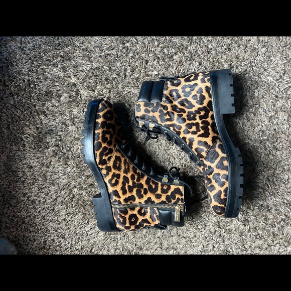 Michael Kors Cheetah Print Size 9 - Picture 3 of 5